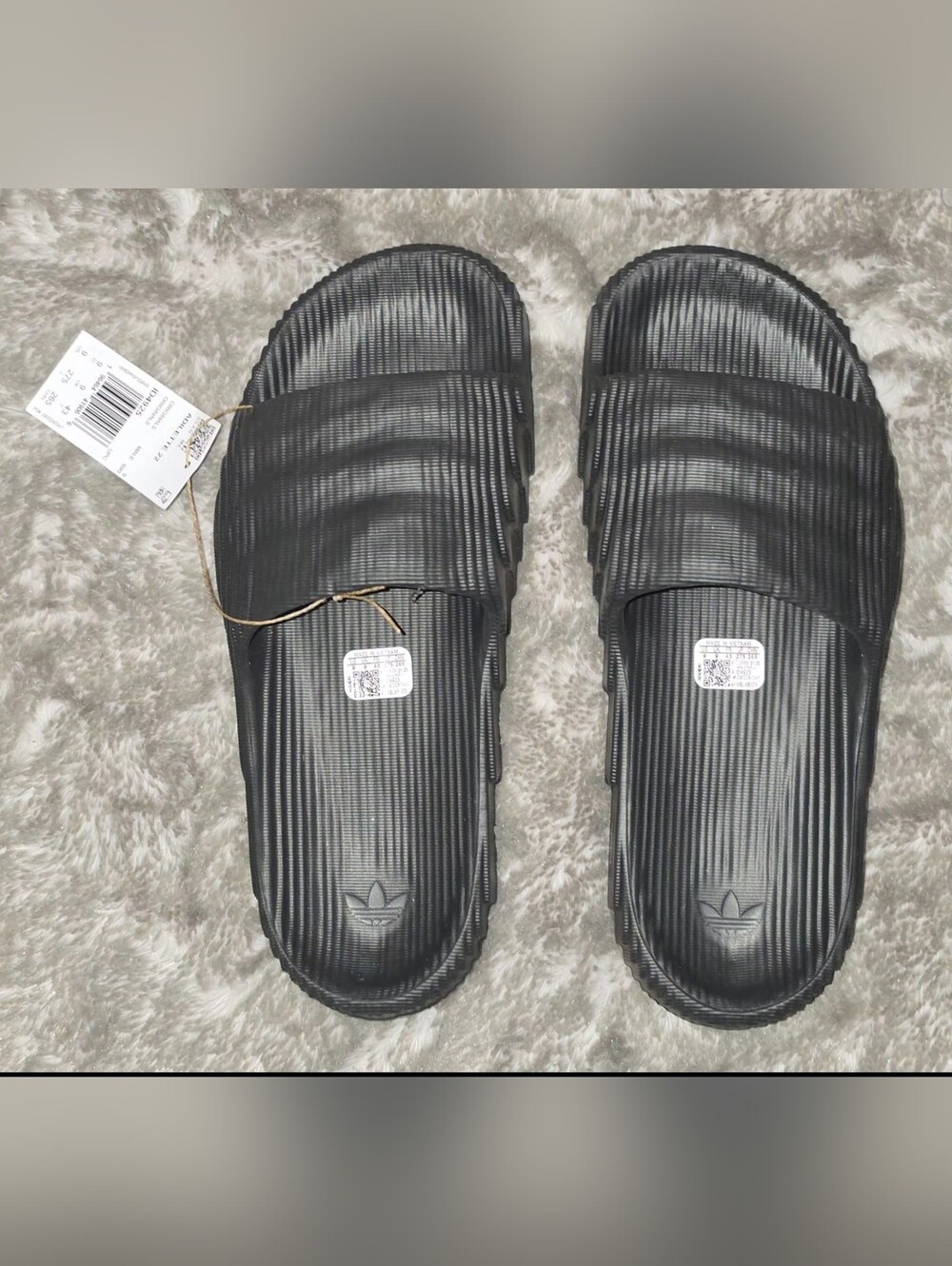 adidas Adilette 22 Slides Slip On Synthetic ~ Black ID4925 | Men's: 9 *NWT - Picture 2 of 6